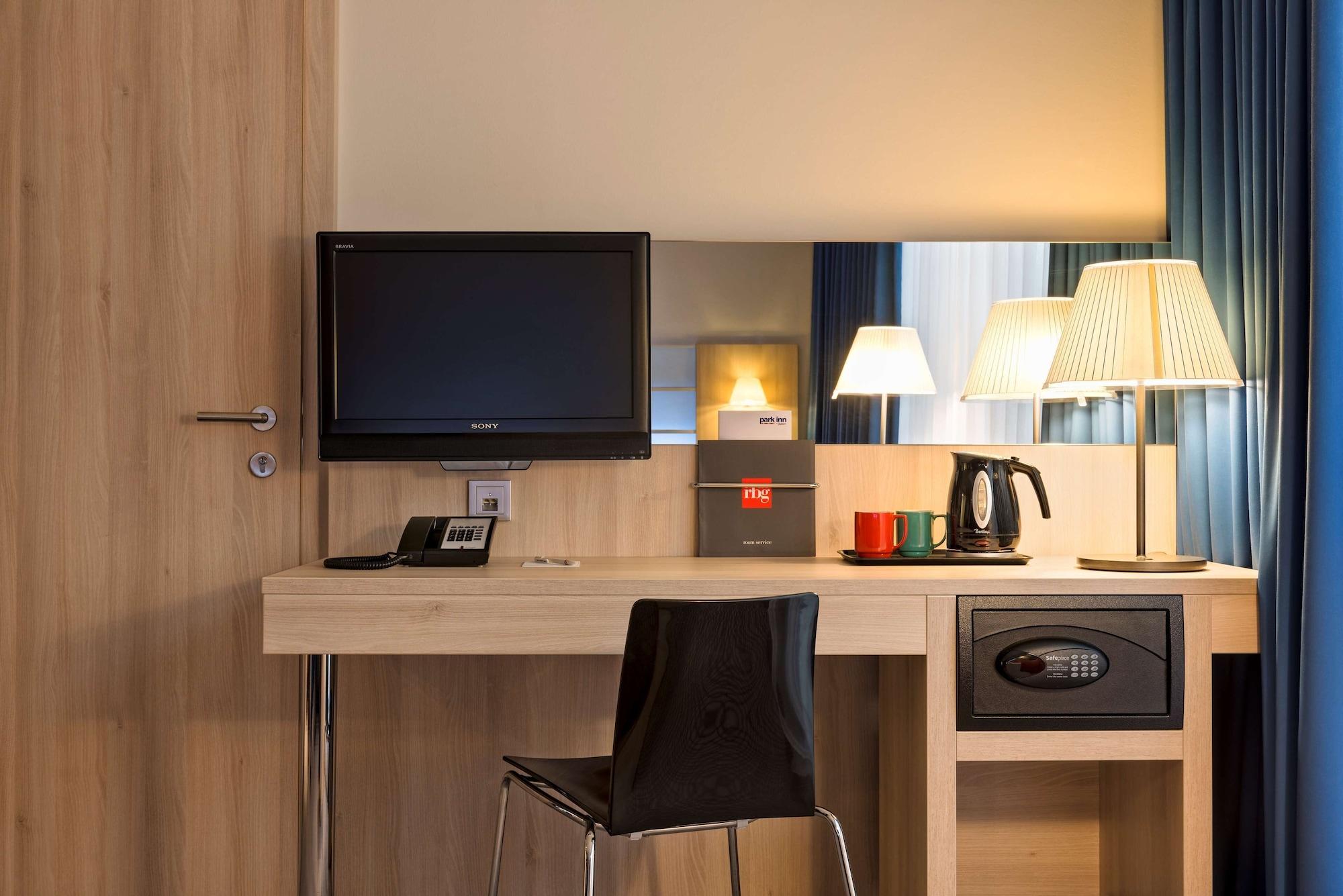 Park Inn By Radisson Linz Bagian luar foto
