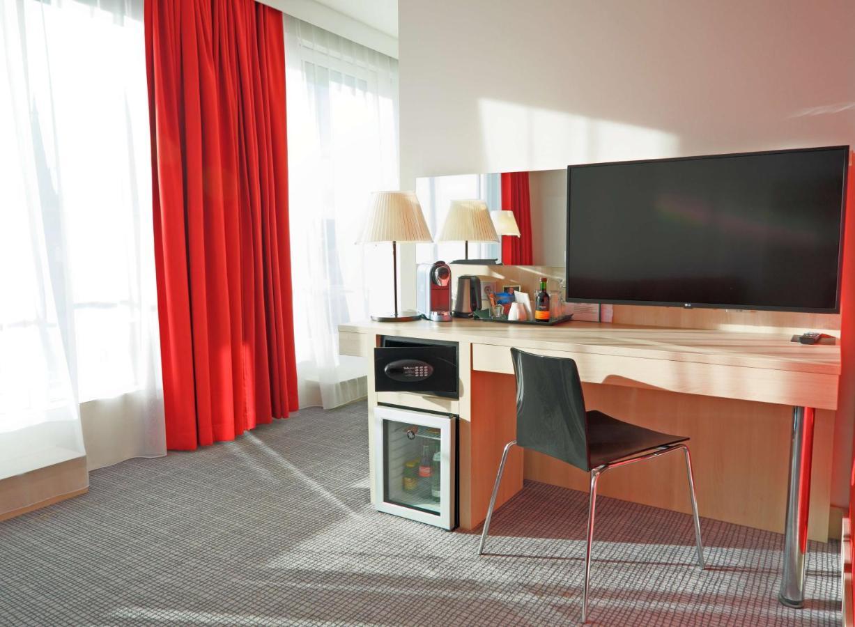 Park Inn By Radisson Linz Bagian luar foto