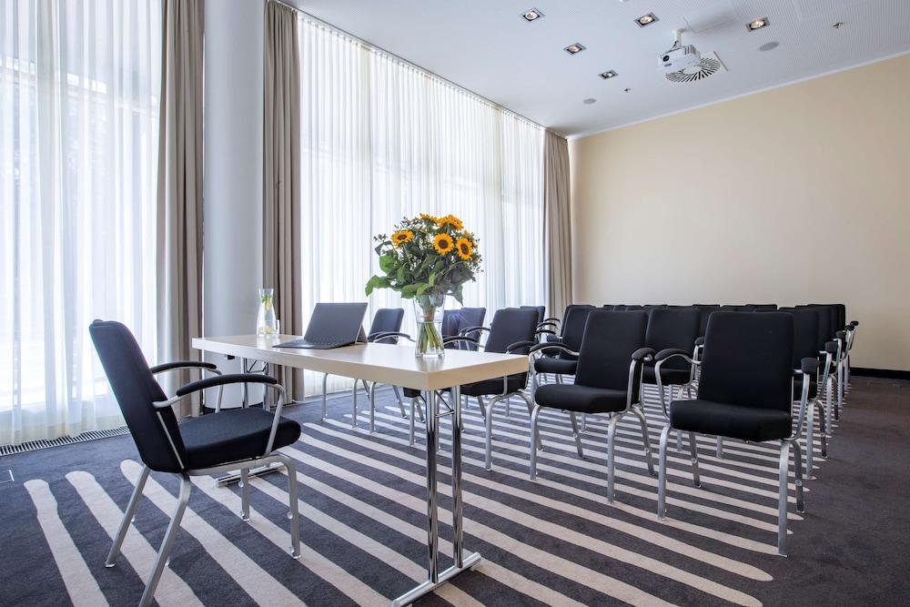 Park Inn By Radisson Linz Bagian luar foto