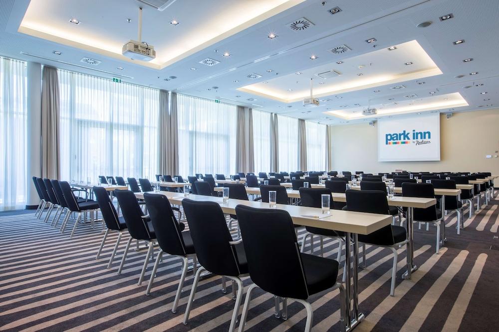 Park Inn By Radisson Linz Bagian luar foto