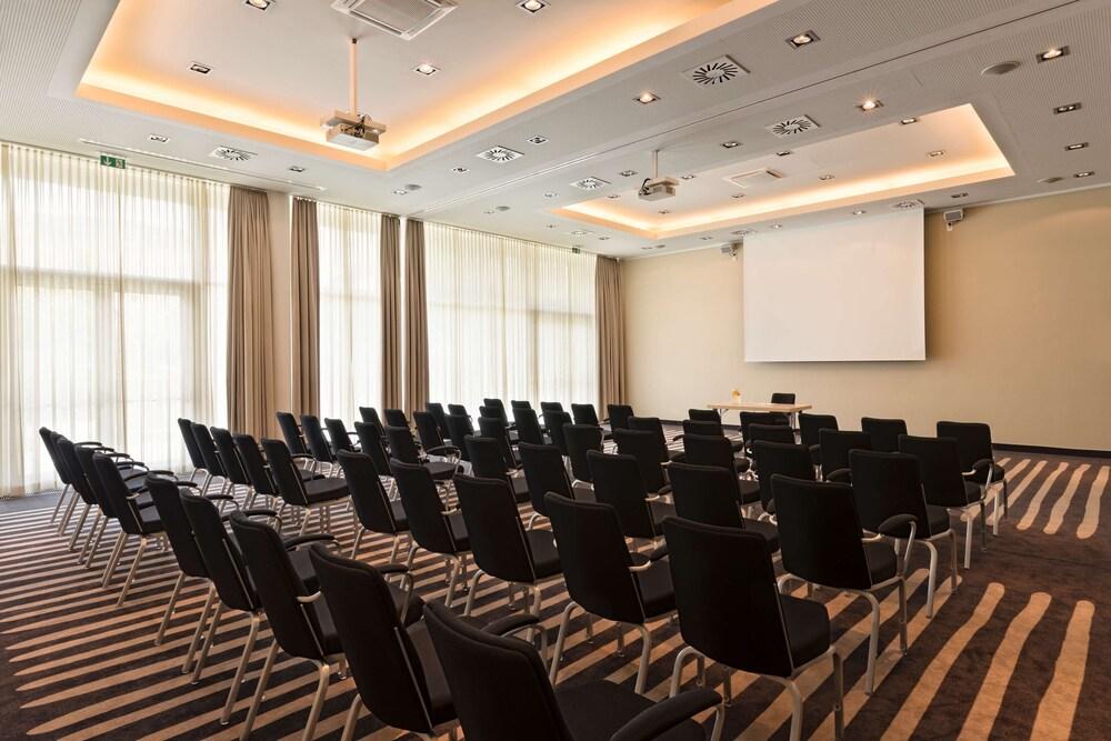 Park Inn By Radisson Linz Bagian luar foto