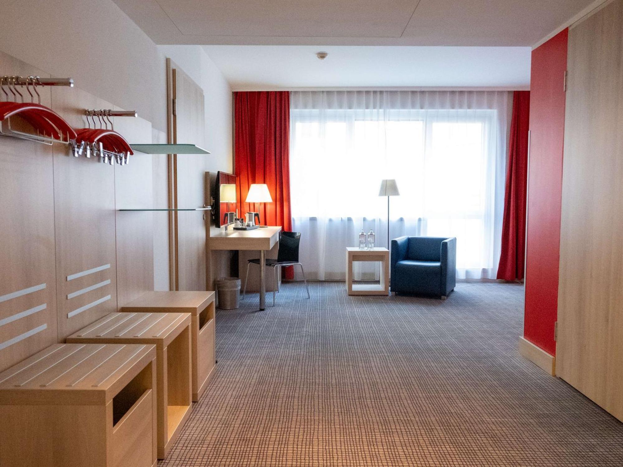 Park Inn By Radisson Linz Bagian luar foto